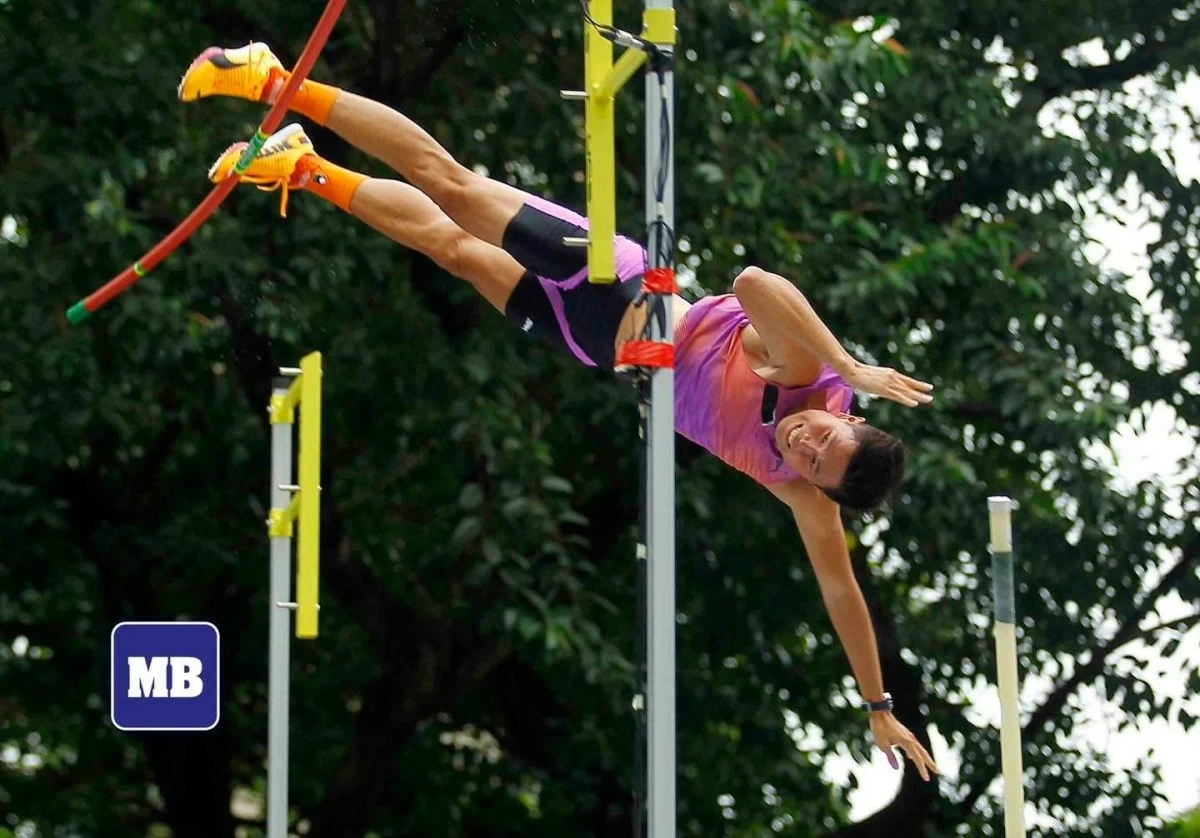 EJ Obiena clears the bar during the Atletang Ayala World Pole Vault Challenge on Sunday, Sept. 21. (Mark Balmores/MB)