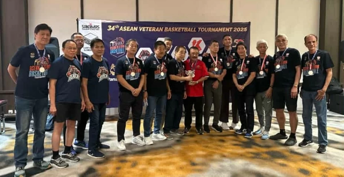 FCVBA godfathers Terry Que and Jimi Lim (red t-shirt) receive the runner-up trophy during the awarding ceremony of the 34th ASEAN Seniors Basketball Tournament.