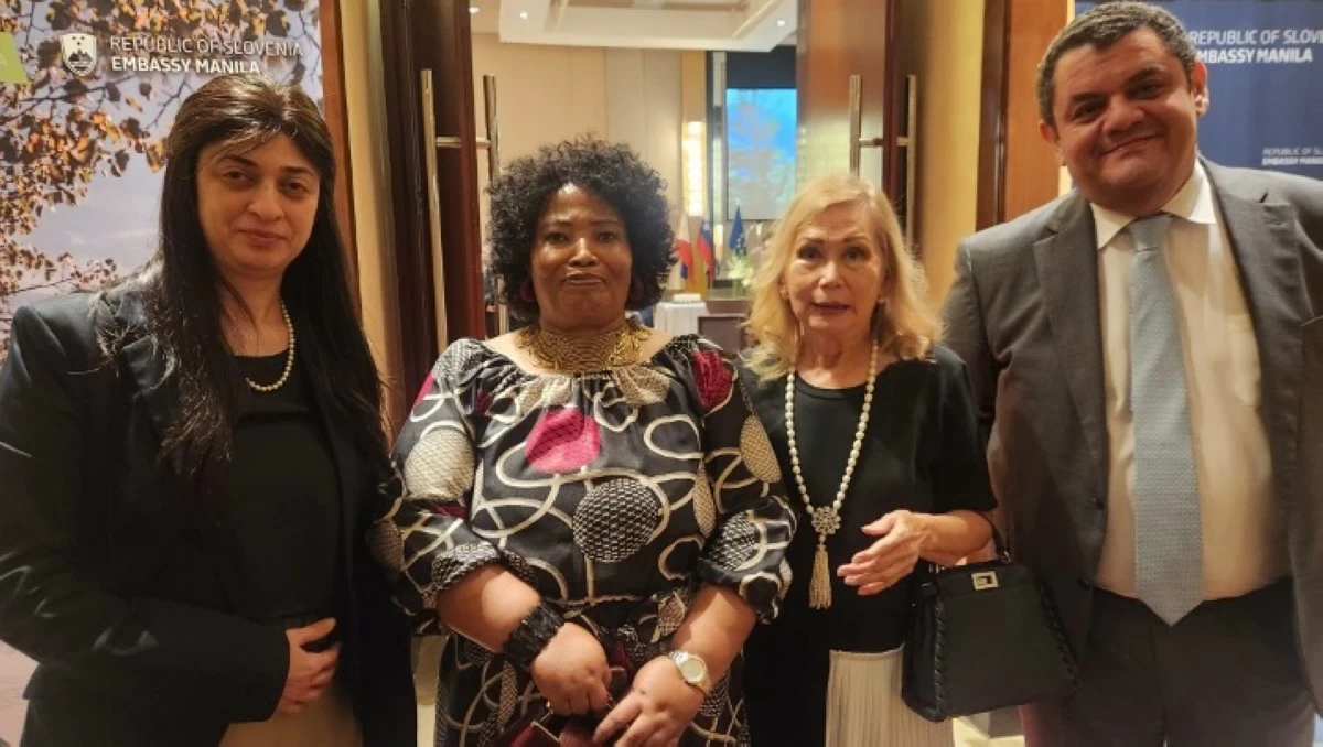 Mme . Nancy Ramzy with Ambassador Bartinah Ntombizodwa Radebe-Netshitenzhe of south Africa Embassy , Victoria Javier Assad and  Ambassador  Nader Nabil Zaki of Egypt Embassy