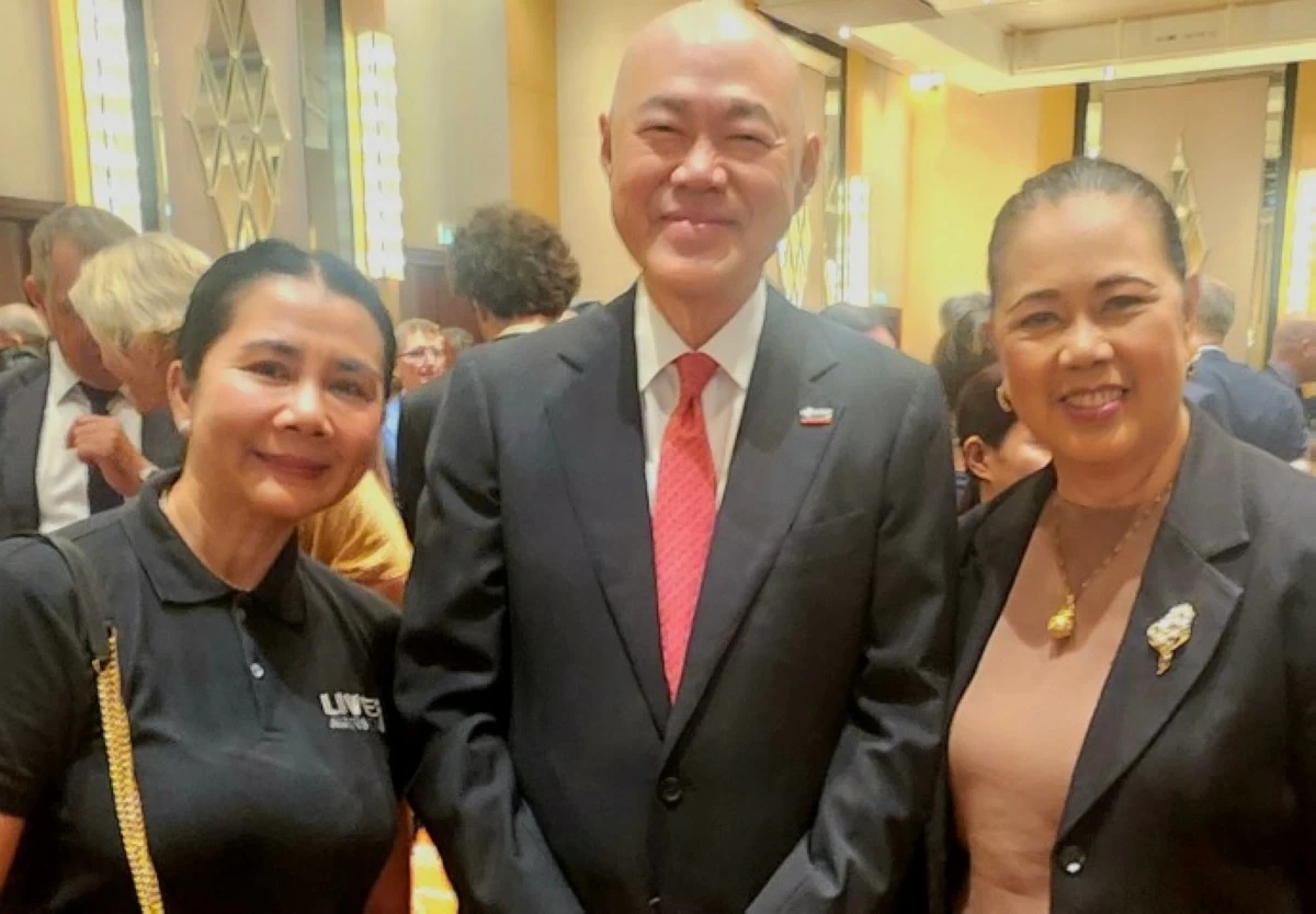 Live Artists Production, Inc. President  Ma. Purita D. Rapinan with Consul Felix Ang and Manila Bulletin’s Badette M. Cunanan