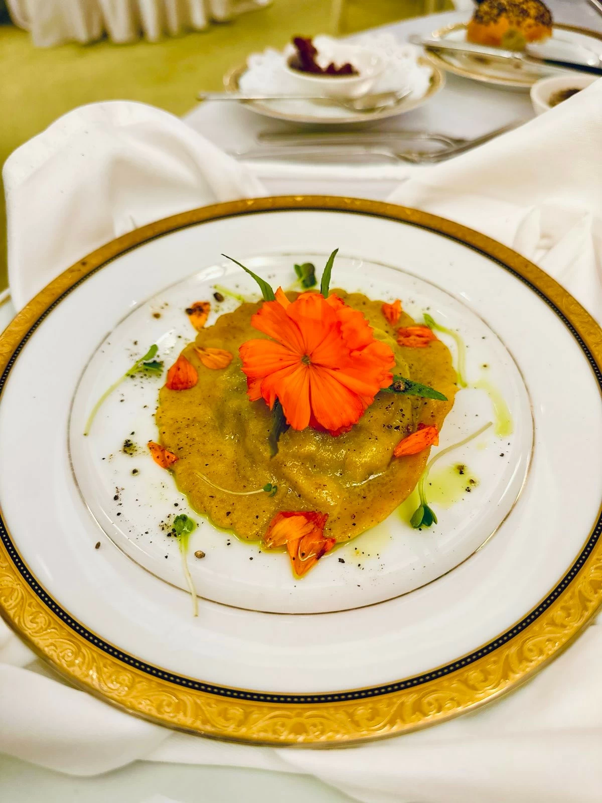 SAVORY FOLDS Spinach-tofu ravioli in garlic-sage vegan butter brings richness and depth, a refined take on classic pasta