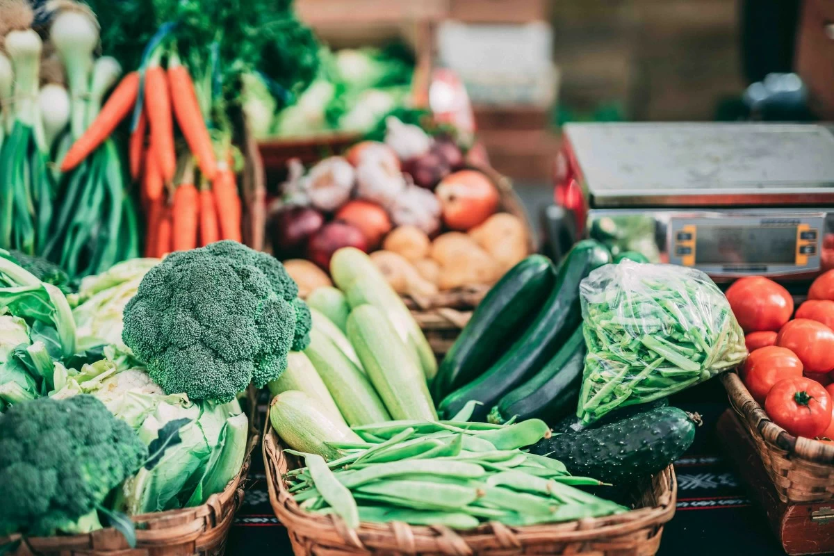 VEGGIE VIRTUOSO Fresh vegetables ready for Theo’s first kitchen adventures, from market to sinigang (Photo from Unsplash)