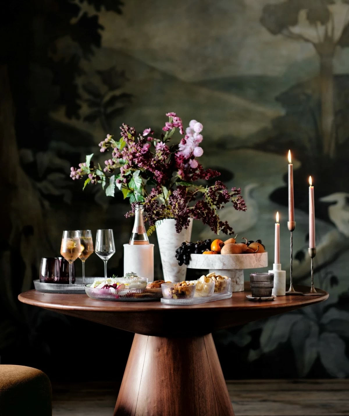 Coastal and casual, the Palisades dining table is perfectly proportioned for kitchens and smaller dining rooms. Every inch sings the praises of walnut, with a natural walnut finish to call attention to the beautiful grain.
