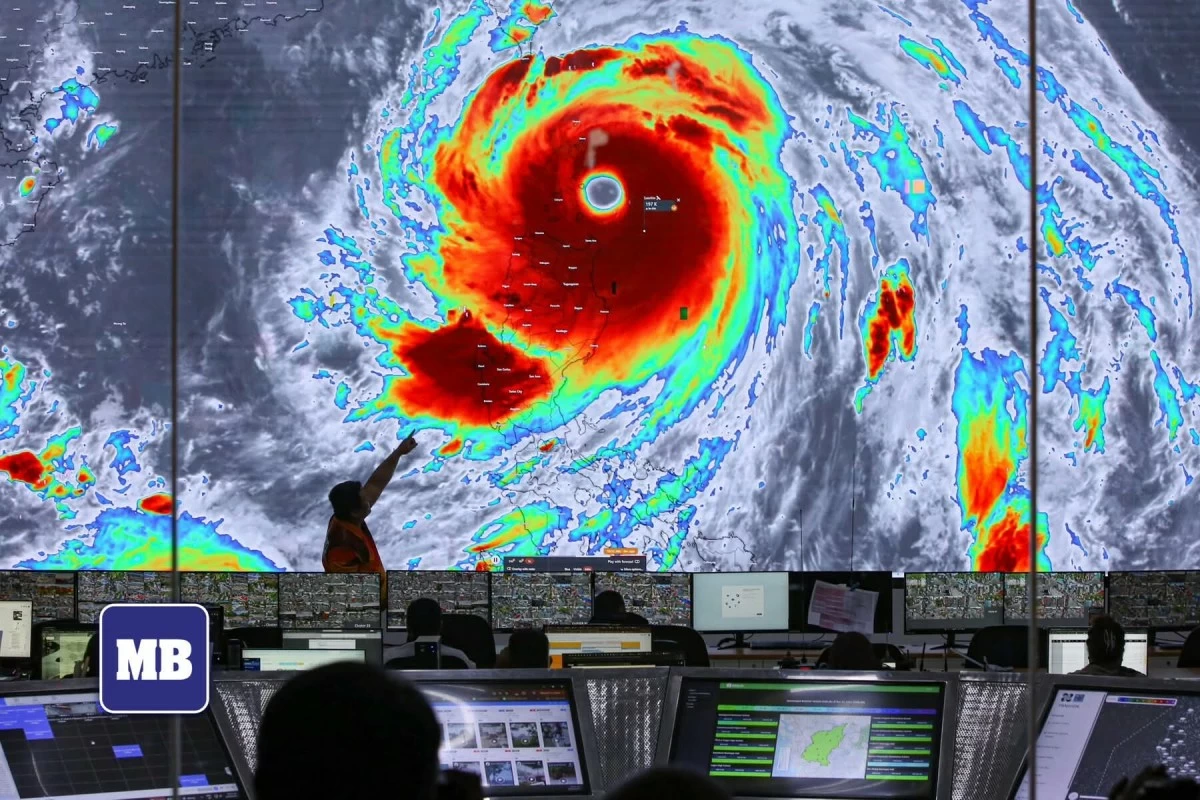 Quezon City Disaster Risk Reduction and Management Council personnel monitor the movement of Super Typhoon “Nando” at the Quezon City Emergency Operations Center o September 22, 2025. (Santi San Juan)