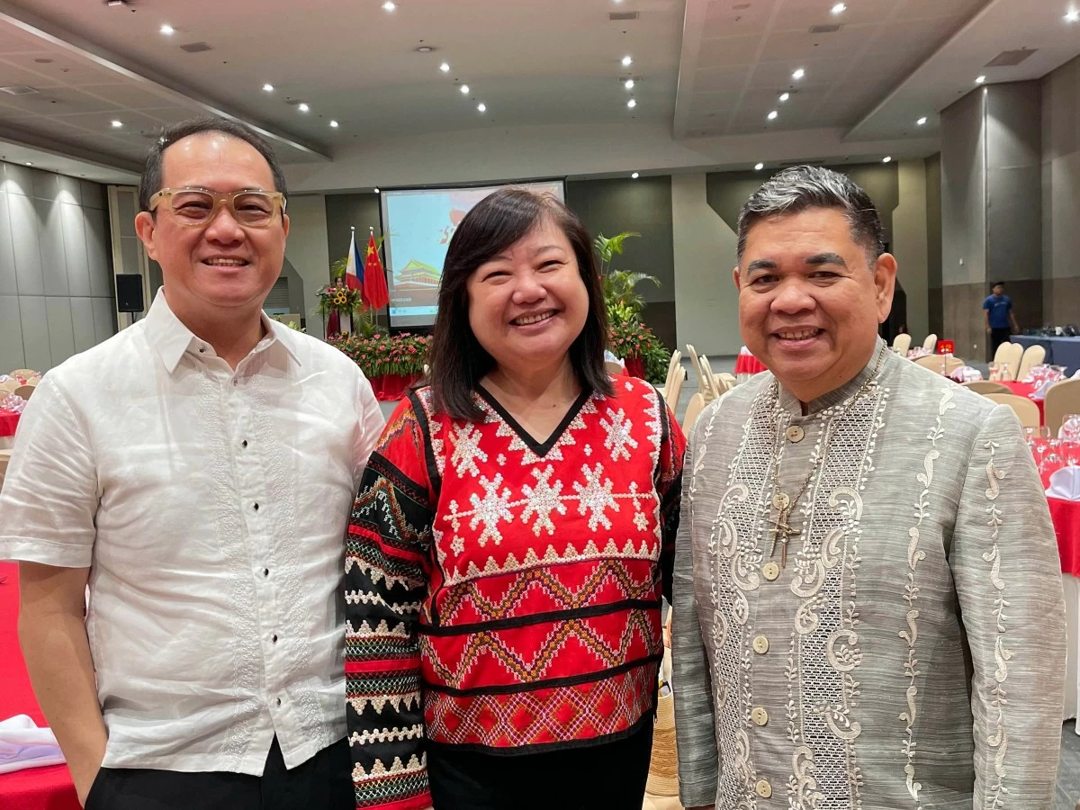 Tek Yap, Patmei Ruvivar, and Oscar Casaysay
