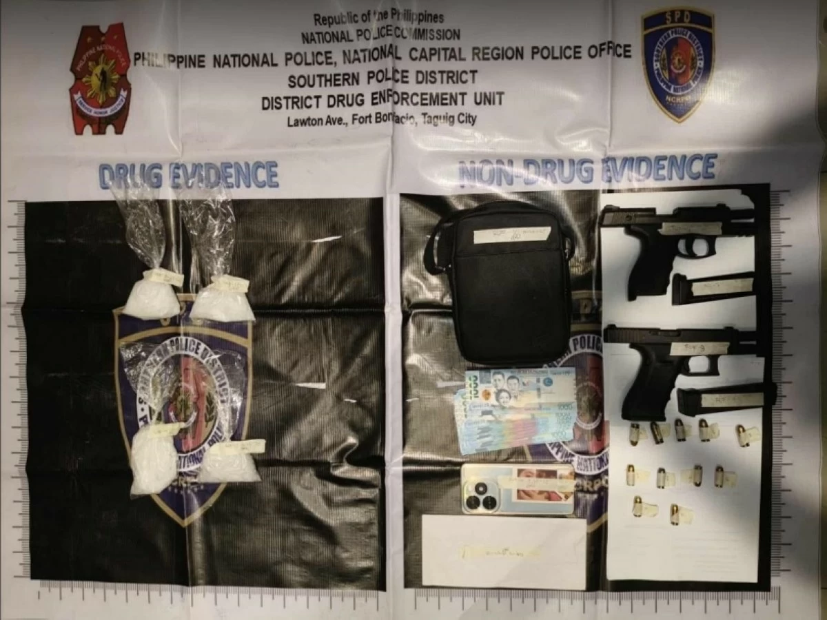 The shabu and guns seized by the police in Taguig (Photo from SPD) 