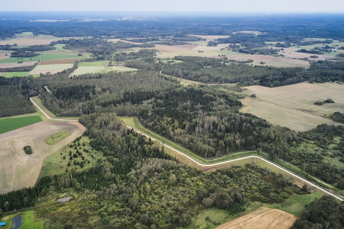 A drone shows an aerial view of the Estonia-Russia border near Vinski, Estonia, Monday, Sept. 15, 2025. (AP Photo/Hendrik Osula)