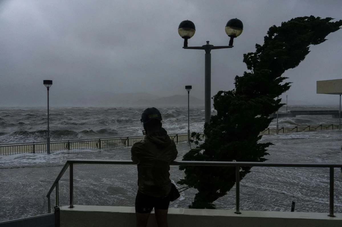 Strong waves crash against the waterfront in Heng Fa Chuen area as Super Typhoon Ragasa approaches in Hong Kong, Wednesday, Sept. 24, 2025. (AP Photo/Chan Long Hei)