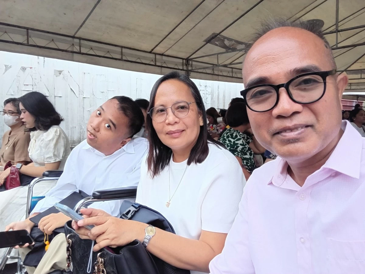 Jomari Ferrer and his parents before the graduation.