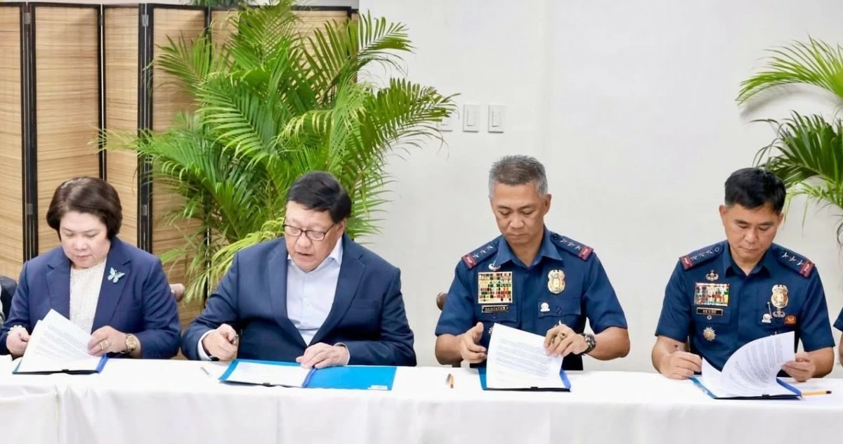 Acting PNP chief Lt. Gen. Jose Melencio C. Nartatez Jr., and PNP Deputy Chief for Operations Lt. Gen. Edgar Alan O. Okubo sign an agreement with Independent Commission for Infrastructure (ICI) chairperson Andres Reyes at the Bonifacio Global City, Taguig City. The agreement aims to strengthen institutional collaboration in safeguarding transparency and accountability in government infrastructure projects nationwide. (photo: PNP)