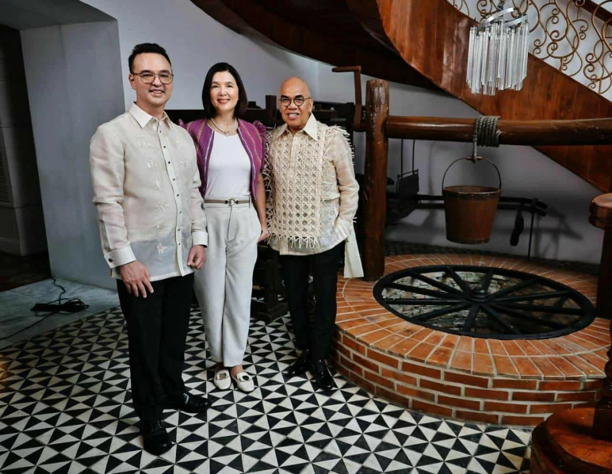 Sen. Alan Peter Cayetano, Sen. Pia Cayetano, and King of Talk Boy Abunda