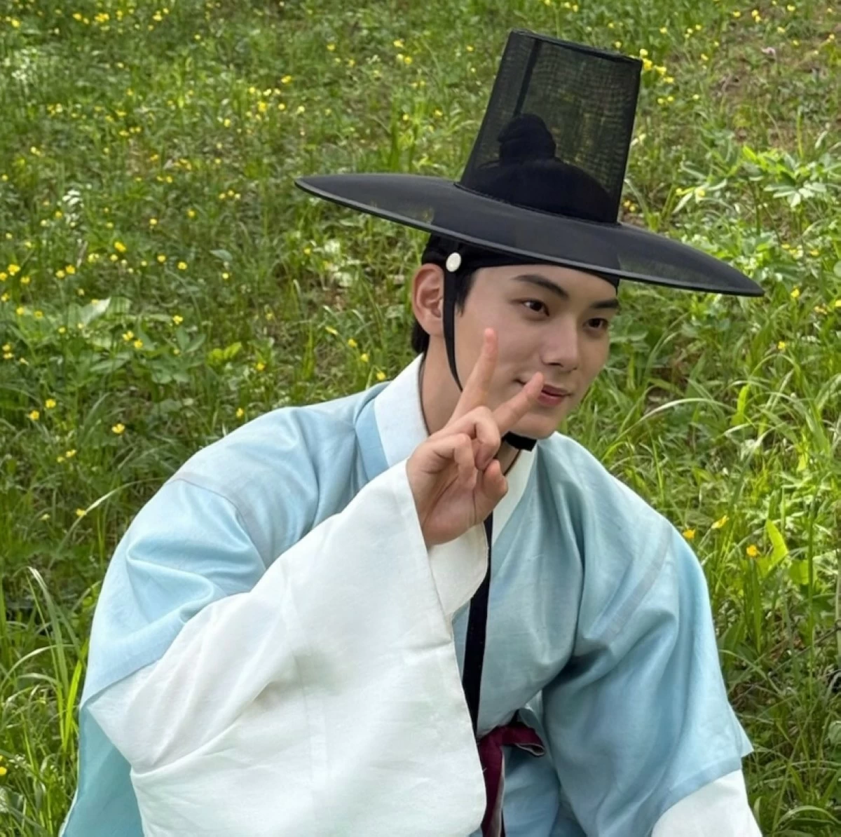 Lee Chae-min as  Yi Heon in  