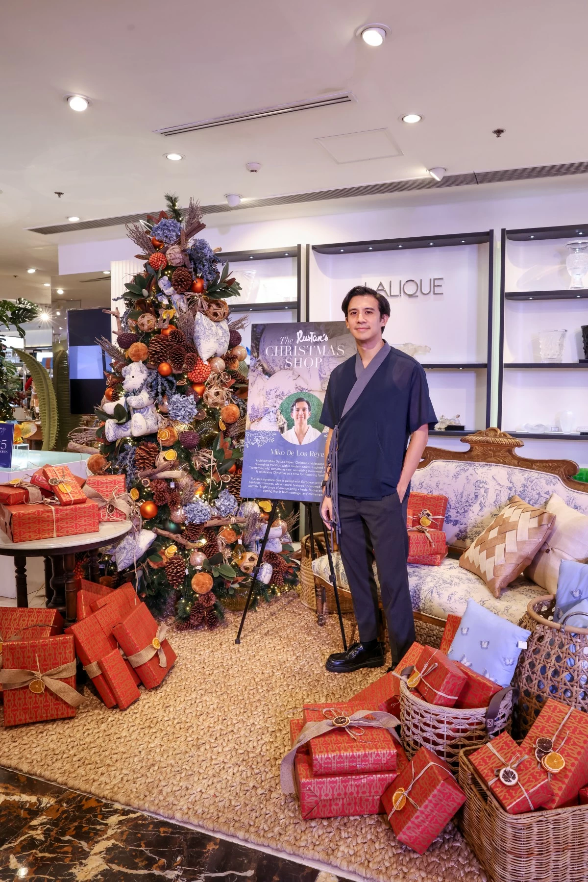  Miko De Los Reyes' Yuletide vignette