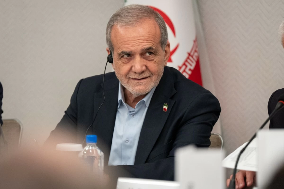 Masoud Pezeshkian, the President of Iran, takes questions from the media at a press briefing in New York, Friday, Sept. 26, 2025. (AP Photo/Angelina Katsanis)