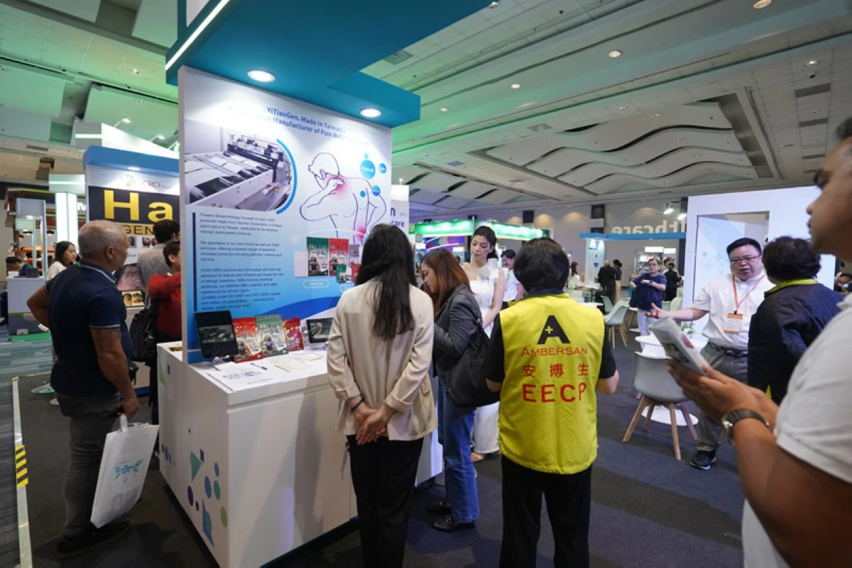 Flowers Biological Technology Co., Ltd. team present biotech-developed pain relief patches at the pavilion.