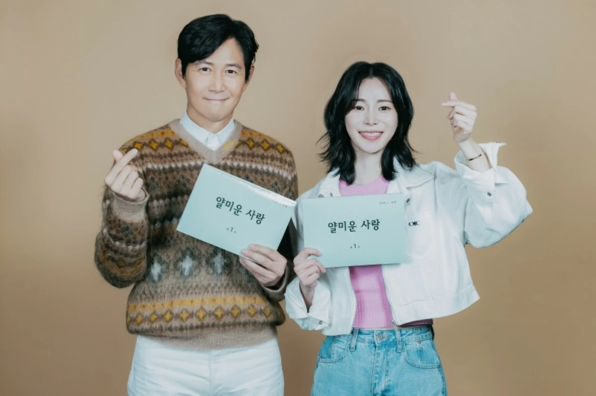 Lee Jung-jae (left) and Lim Ji-yeon star in Prime Video's “Nice to Not Meet You” (Prime Video)
