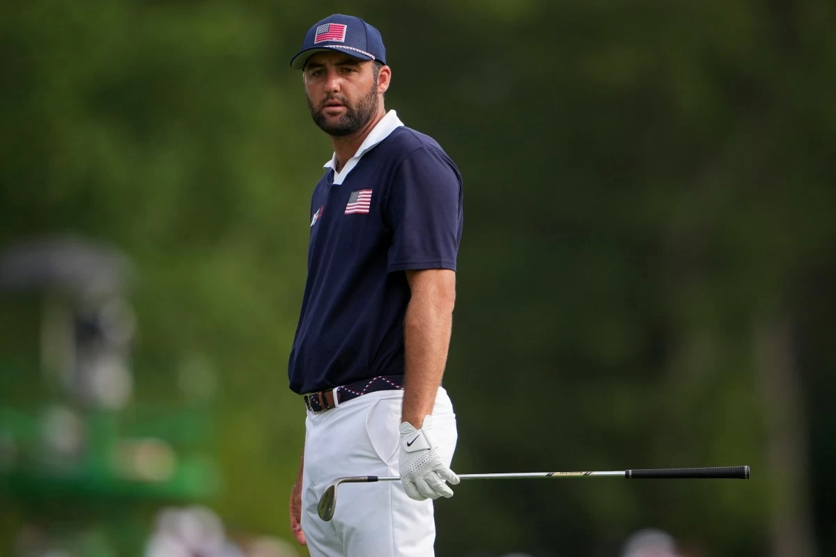 United States' Scottie Scheffler reacts on the 10th hole at Bethpage Black golf course during the Ryder Cup golf tournament, Saturday, Sept. 27, 2025, in Farmingdale, N.Y. (AP Photo/Lindsey Wasson)