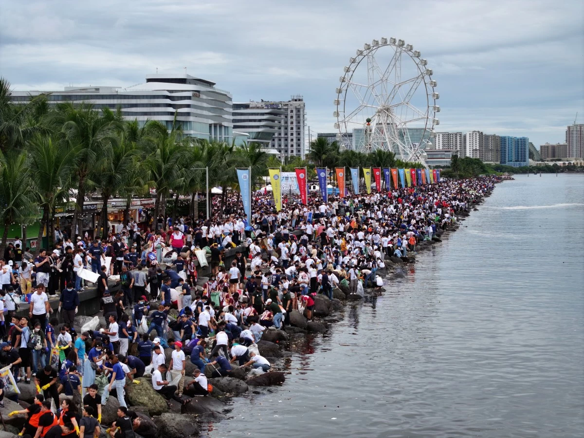 Thousands come together at the flagship site SM By the BAY to lead the nationwide International Coastal Cleanup 2025, clearing the shores of Manila Bay and inspiring collective responsibility for a waste-free future.
