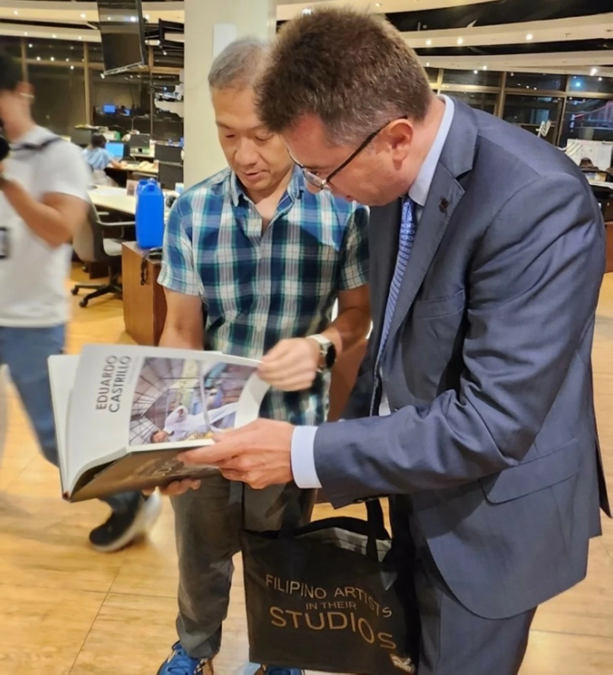 Dr. Emilio C. Yap III presented the Filipino in Their Studio coffee table book to Ambassador Mariomassimo Santoro during his visit to the Manila Bulletin headquarters.