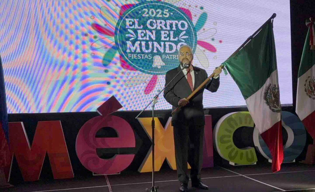 With the Mexican flag in hand, Ambassador Daniel Hernández Joseph commemorates the historic ‘Cry of Dolores’