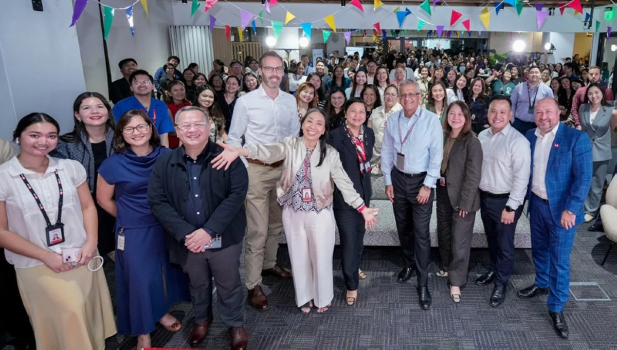 HSBC Philippines CEO Sandeep Uppal with the Bank’s executive committee at a recent town hall.