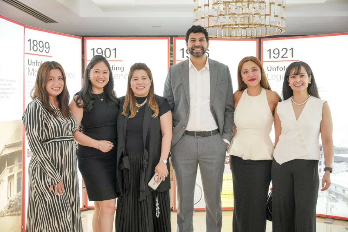 HSBC Philippines Head of International Wealth and Premier Banking Pramoth Rajendran with HSBC Wealth Heads.