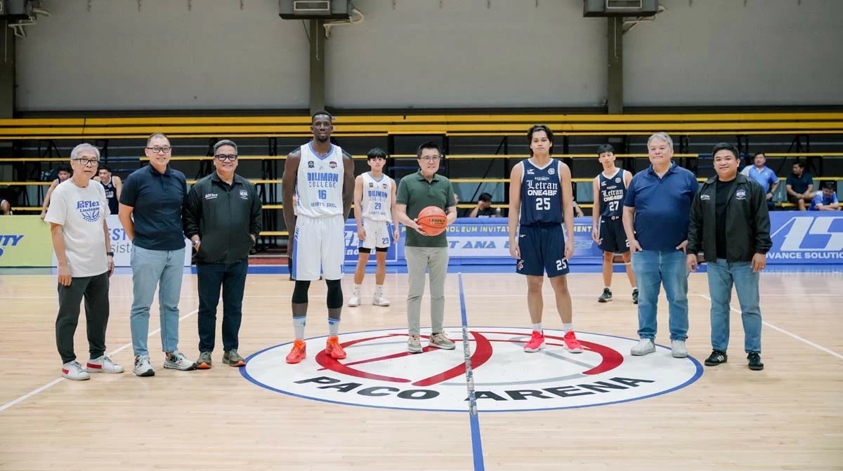 PG Flex Linoleum owner Nelson Guevarra poses with Diliman College’s Solomon Kone and Letran’s Charles Dimano before making a ceremonial toss. Also shown are (from left) Tournament Director Horacio Lim, Bernard Yang, Bong Nebrija, Manila Councilor Jefferson Lau and Melo Navarro. (UCAL)