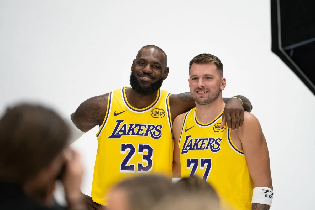 Los Angeles Lakers' LeBron James (23) poses with Luka Doncic (77) during the NBA basketball team's media day in El Segundo, Calif., Monday, Sept. 29, 2025. (AP Photo/Jae C. Hong)