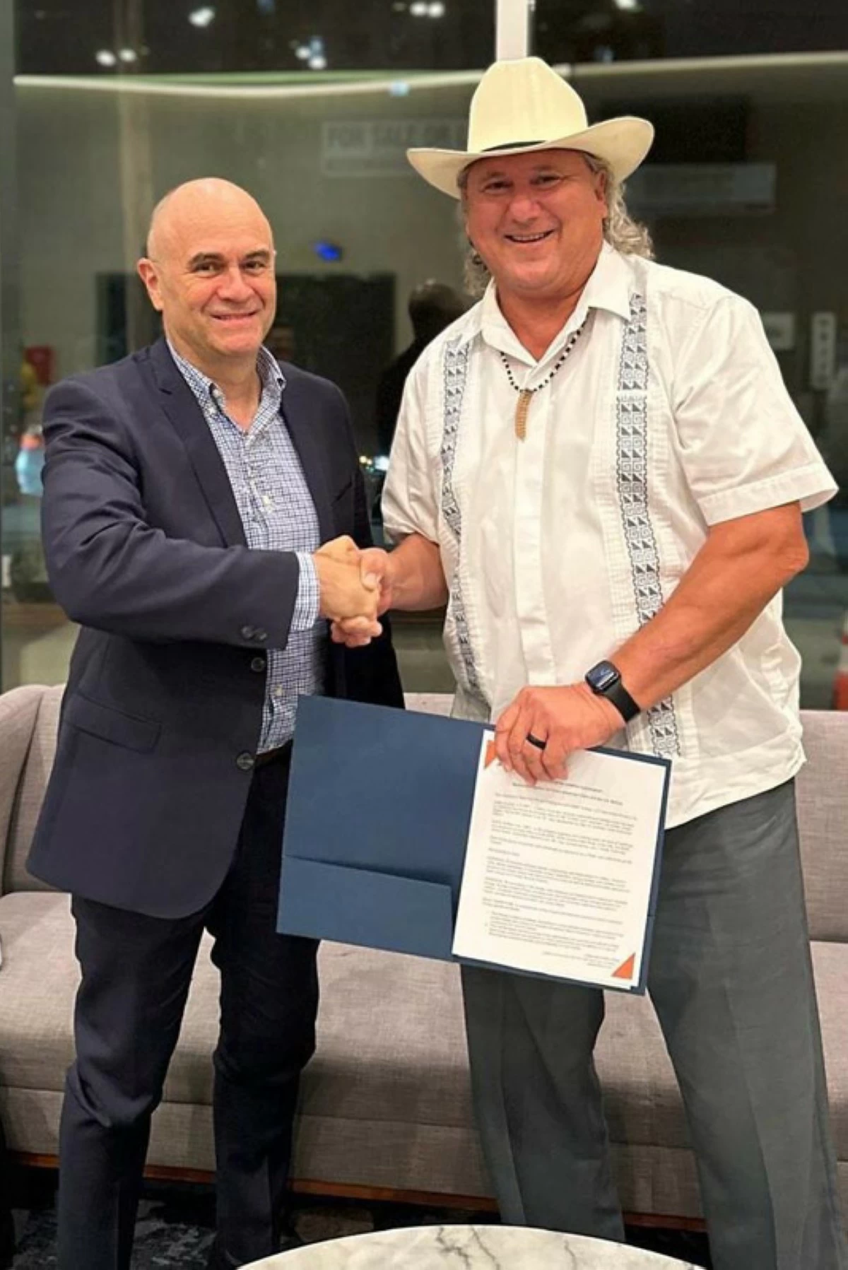 From left: Fabrice Glorieux, Amber Kinetics COO, signing the agreement with Allen G. Cadreau, Indian Energy CEO.