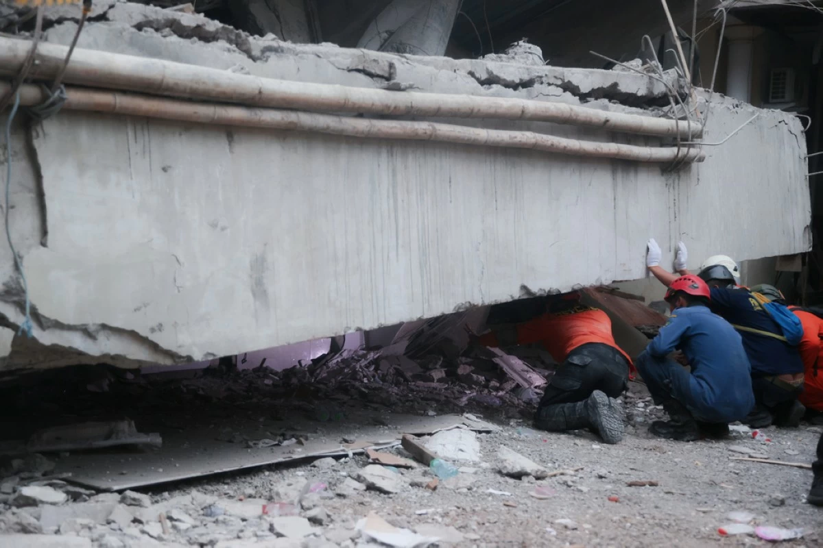 At least 91 students remain buried in rubble 2 days after school collapse in Indonesia