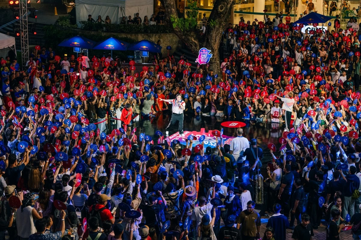 Spectators vote during the Red Bull Dance Your Style National Final at Ayala Center in Cebu, Philippines on May 24, 2025. (Christopher Sy)
