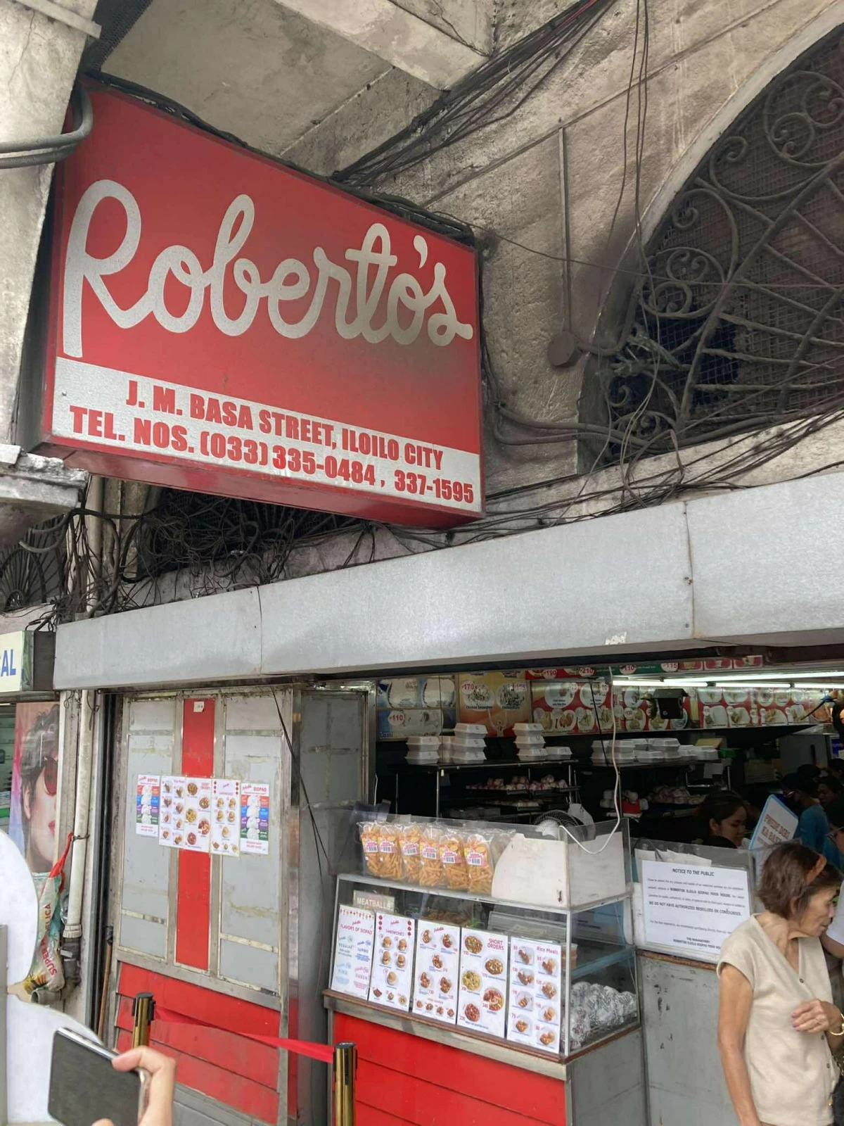 SIOPAO CRAVINGS People line up daily for a fresh serving of Roberto's Queen Siopao.