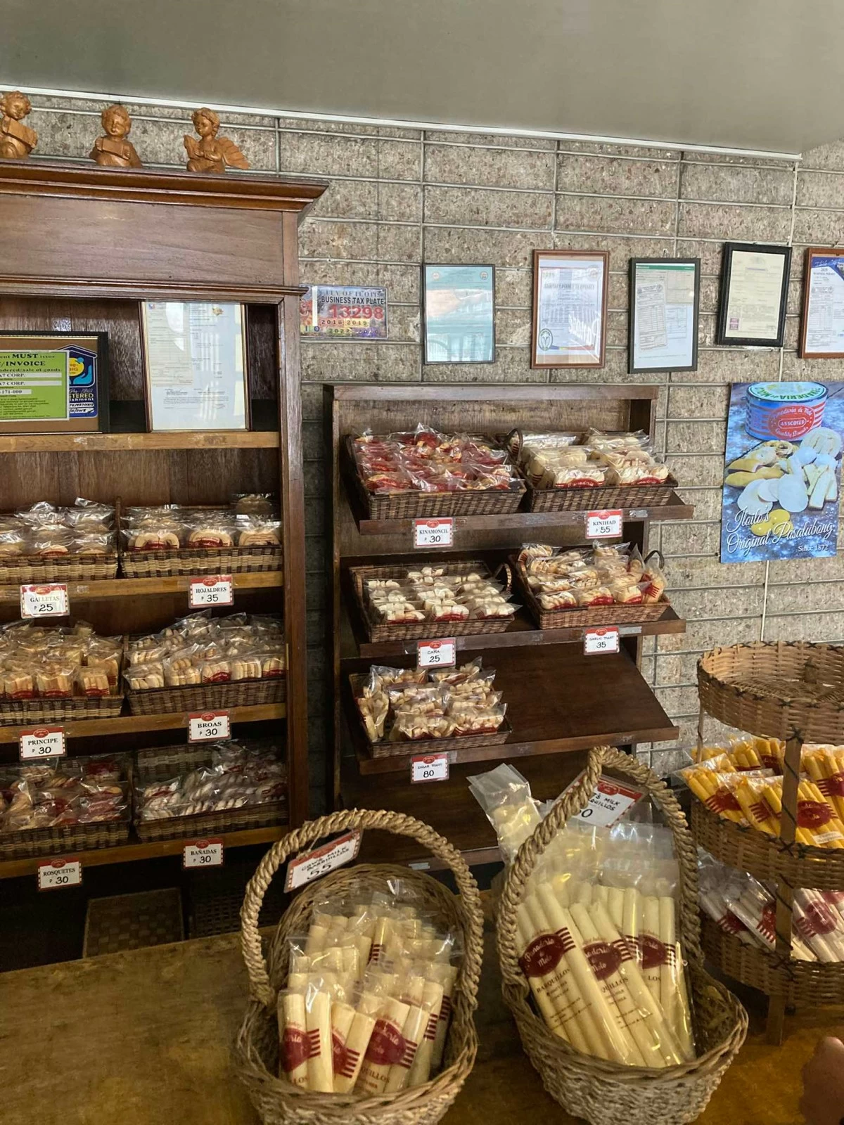 PASALUBONG ANYONE? Panaderia de Molo's sweet offerings.