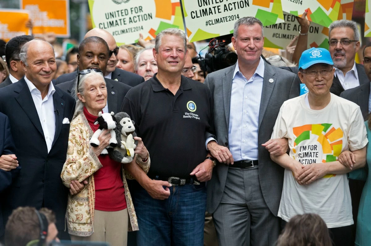 FILE - French Foreign Minister Laurent Fabius, from left, primatologist Jane Goodall, former U.S. Vice President Al Gore, New York Mayor Bill de Blasio and U.N. Secretary General Ban Ki-moon participate in the People's Climate March in New York, Sept. 21, 2014. (AP Photo/Craig Ruttle, File)