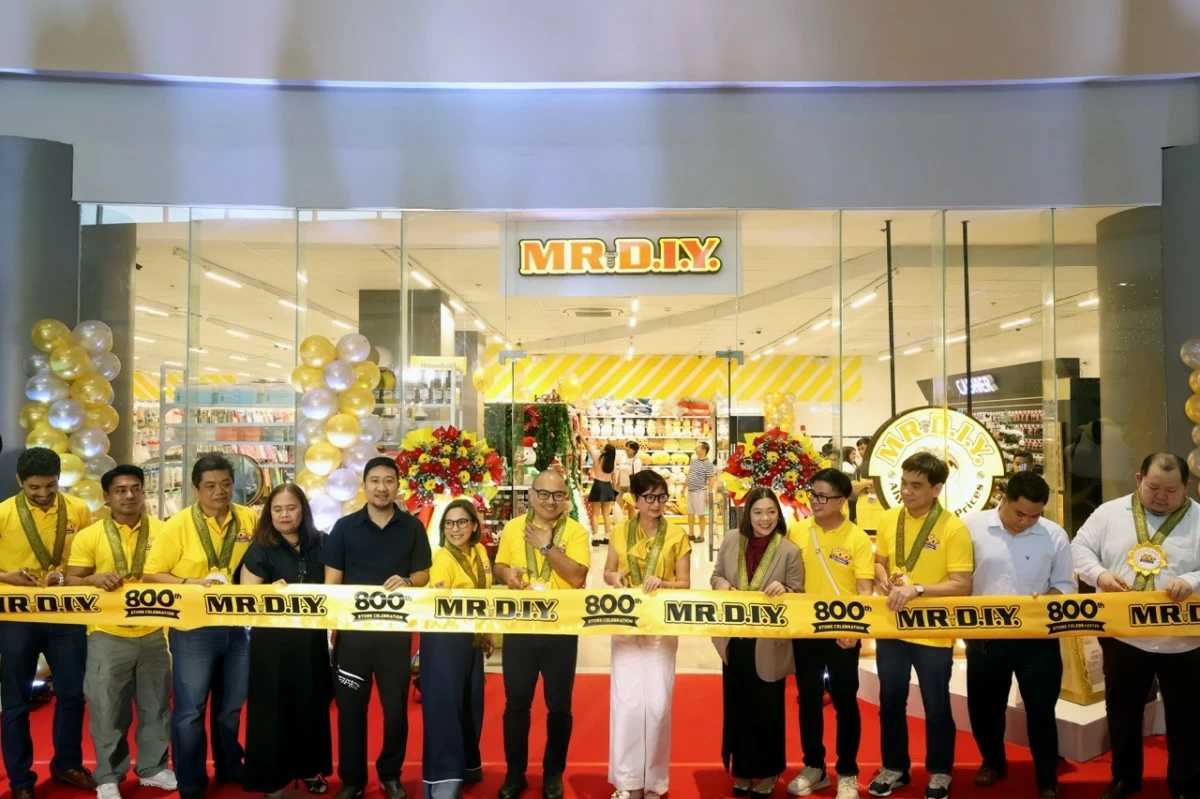 MR.DIY executives and guests lead the ribbon-cutting ceremony of its 800th store in Vista Mall Taguig—putting the brand “close to home and closer to the hearts” of Filipinos.