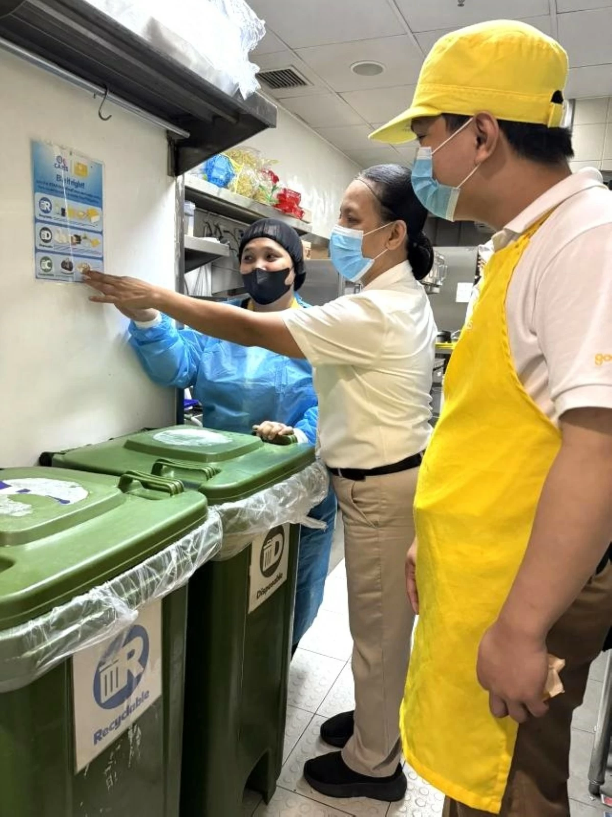 Goldilocks operationalizing RDC. Efficient and standardized QSR kitchen operations applies to waste segregation and mall operations. 