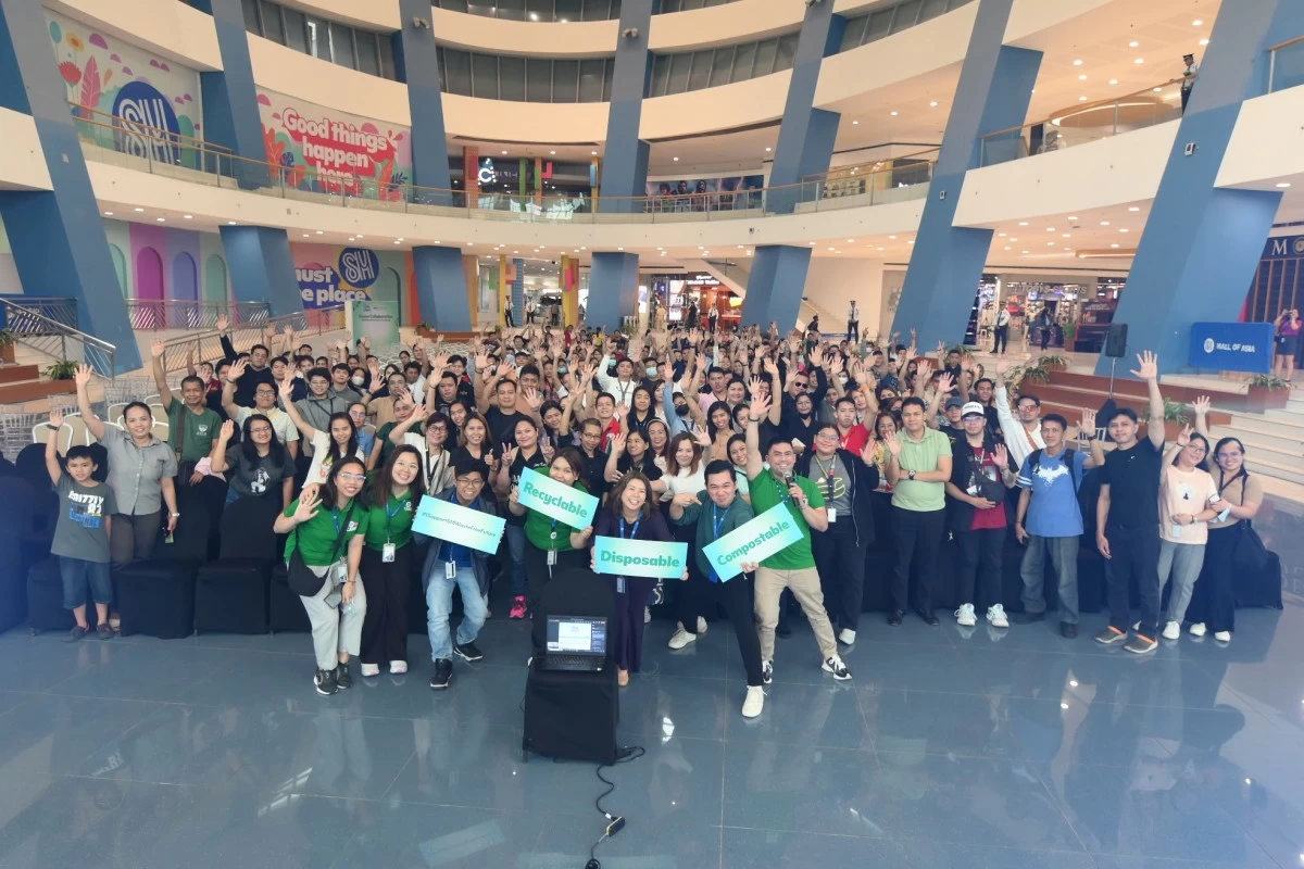 Affirming community action. SM Cares broadcasted the SM Waste Free Future internal launch across all SM Supermalls in 2024, gathering 323 partner-tenants and orchestrating 126 online watch parties for the RDC rollout.
