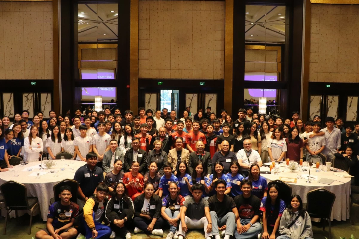 (L-R) Philippine Table Tennis Federation Inc. President Ting Ledesma, Philippine Aquatics, Inc. Executive Director Anthony Reyes, PSC Commissioner Olivia Coo, Asian Youth Games Chef de Mission Ramon Suzara, PHI-NADO Head Dr. Alejandro Pineda, Philippine Kurash President Rolan Llamas, and PSC OIC-Executive Director Atty. Guillermo Iroy, Jr. and the Philippine delegation for the Asian Youth Games 2025 at the Anti-Doping Education Session held at the Diamond Hotel