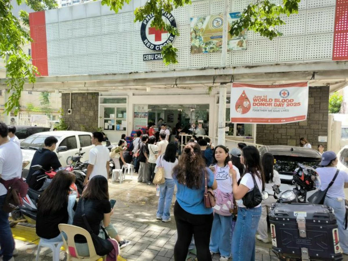 In true bayanihan spirit, hundreds of Cebuanos rushed to donate blood after the devastating quake, ensuring no patient is left behind. (Photo from PH Red Cross)