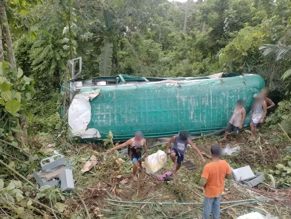 16 hurt as jeep falls off cliff in Quezon