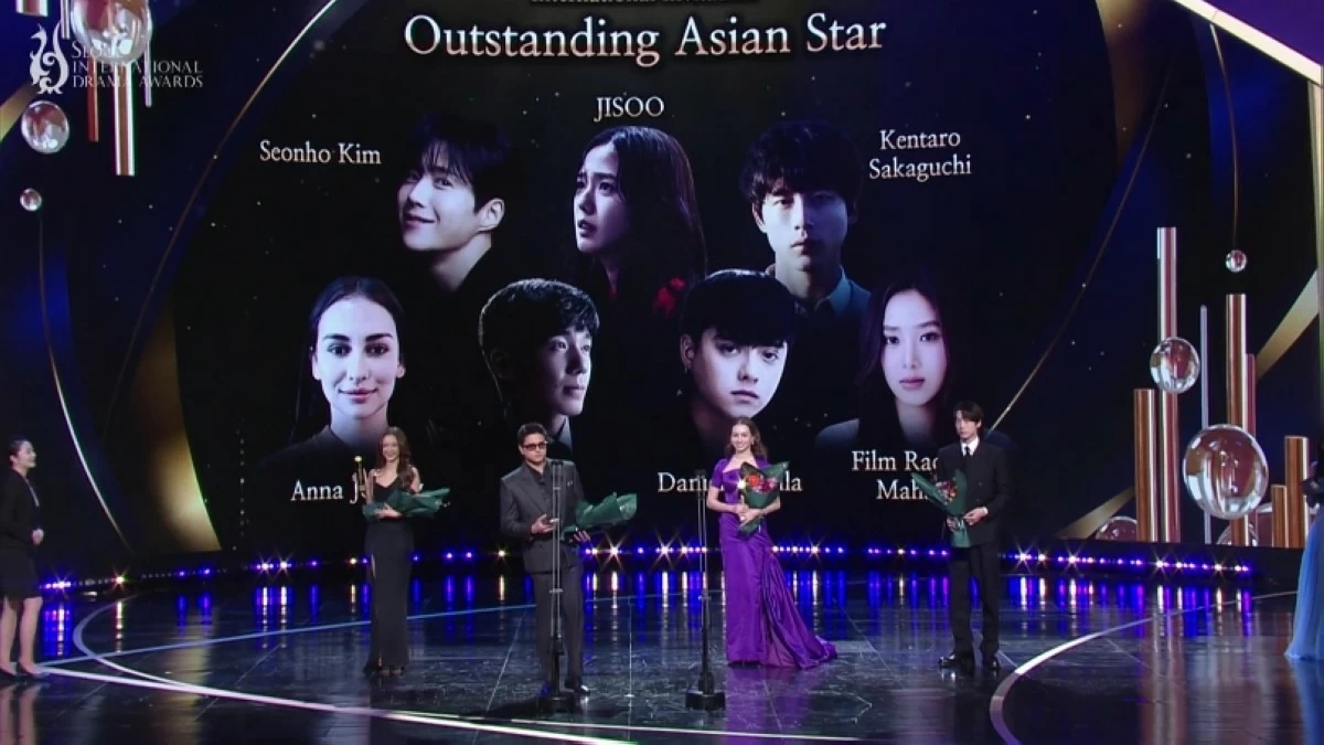 Outstanding Asian Star winners at the 2025 Seoul International Drama Awards ceremony: (from left) Film Rachanun Mahawan (Thailand), Daniel Padilla (Philippines), Anna Jobling (Malaysia) and  Kentaro Sakaguchi (Japan). (Screenshot from The K-pop video on YouTube)