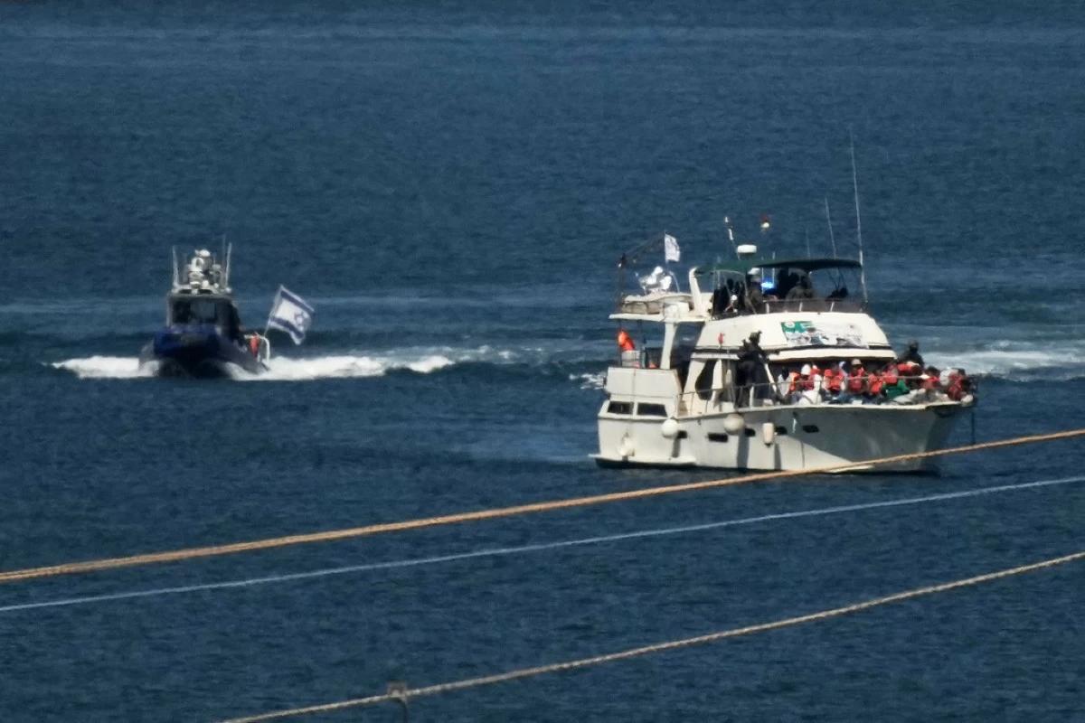 Israeli navy intercepts boats attempting to break Gaza blockade and arrests activists