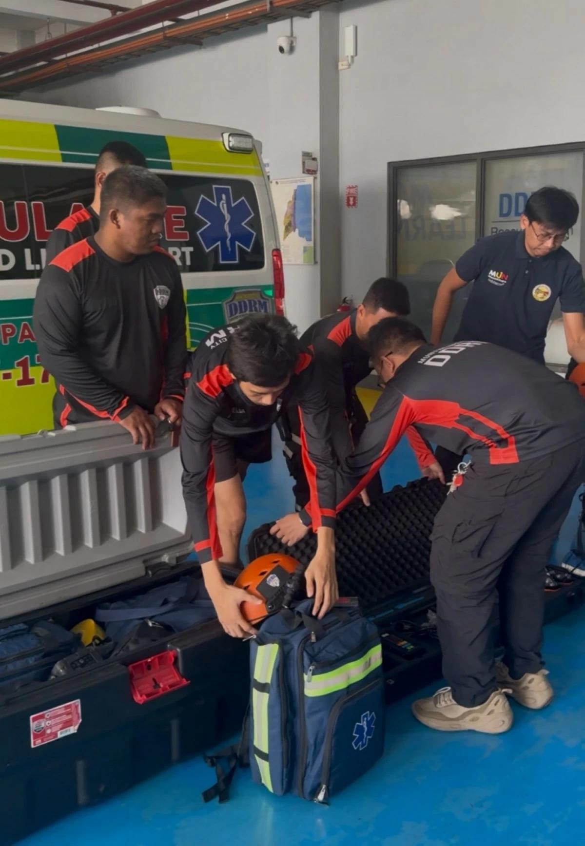 The Muntinlupa team deployed to Cebu (Photo from Mayor Biazon's Facebook account) 