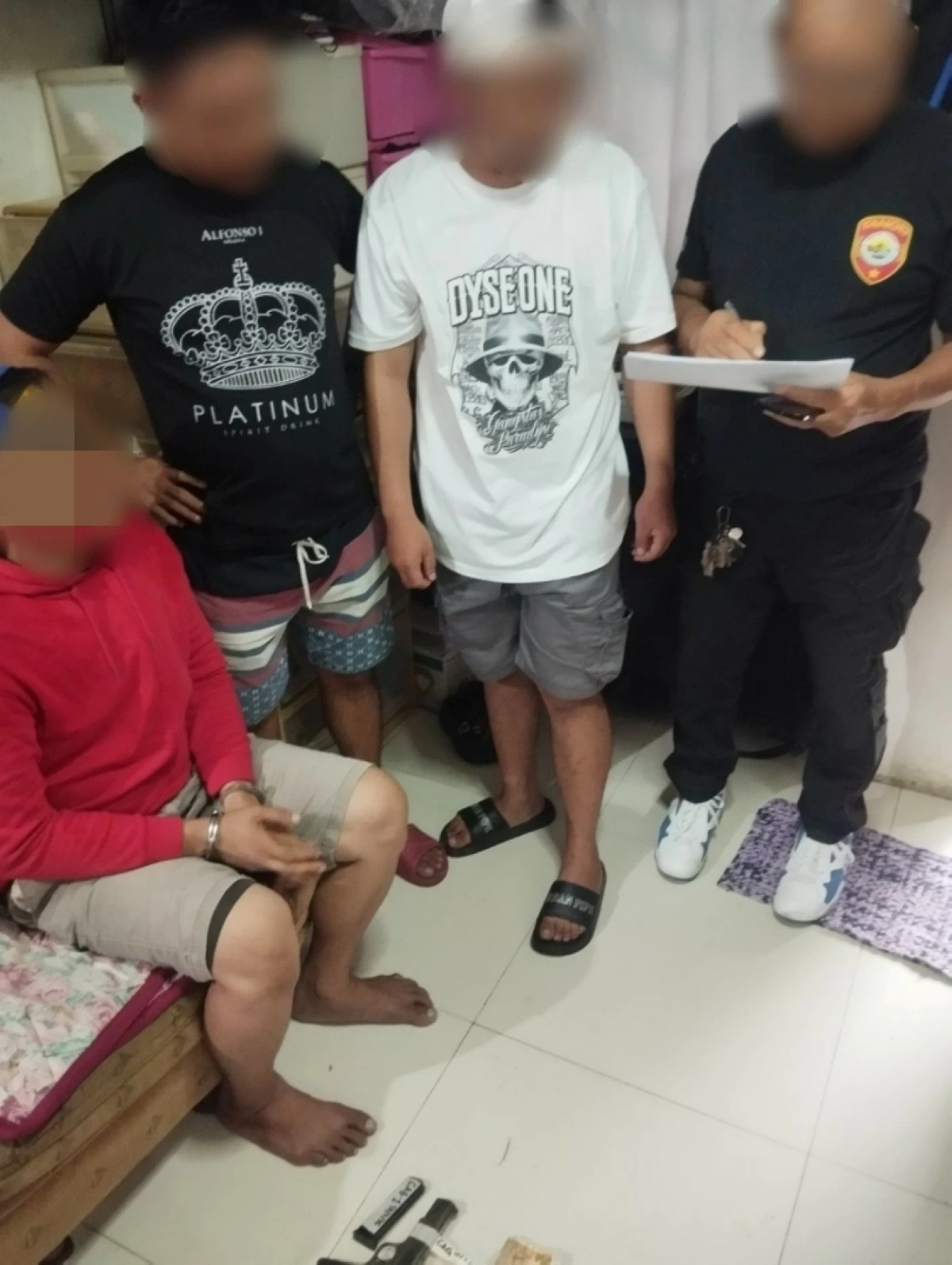 The police with the suspect in Muntinlupa (Photo from SPD)