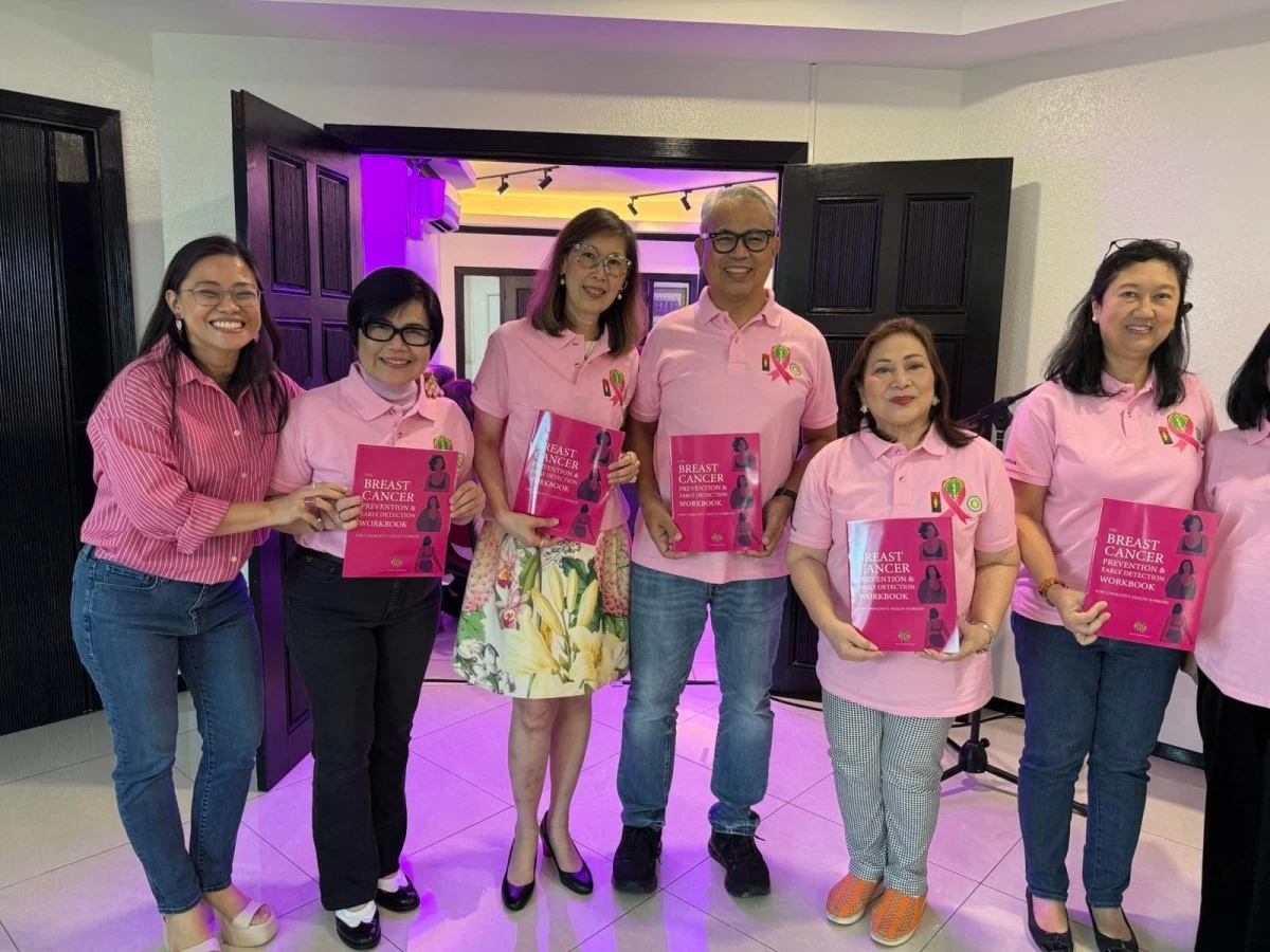 The force behind the Breast Cancer Awareness Month campaign - Philippine College of Surgeons President Dr. Jose Rhoel C. De Leon (4th from left), Dr. Catherine Teh (3rd from left) and other doctors.