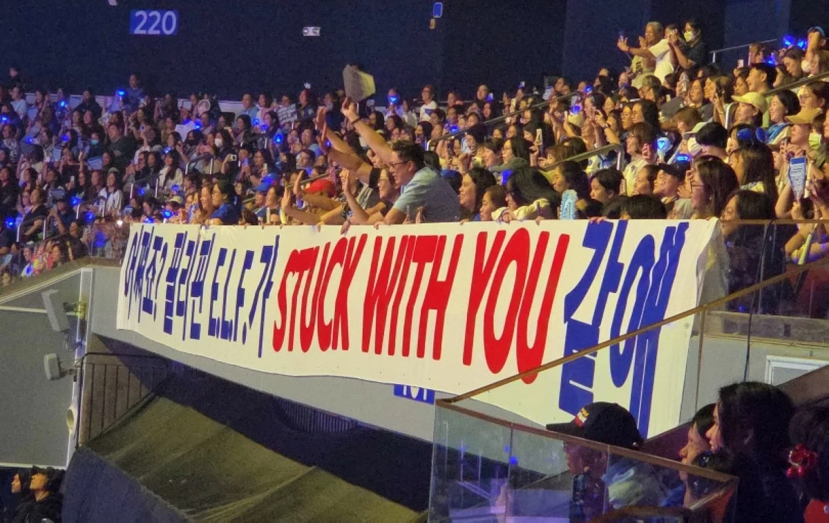 The banner by Filipino fans at Super Junior's 