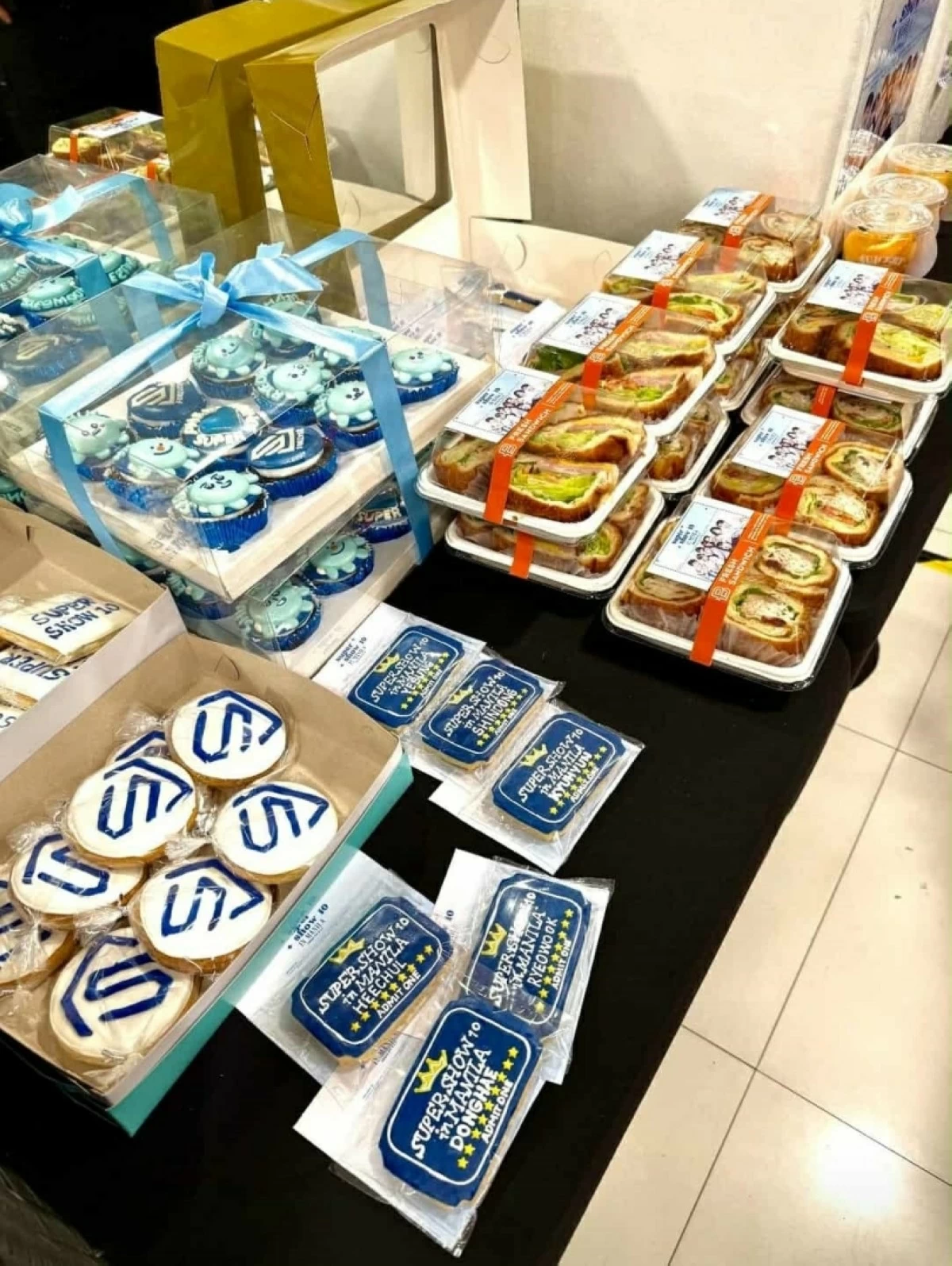 Food support by Filipino fans for Super Junior's 