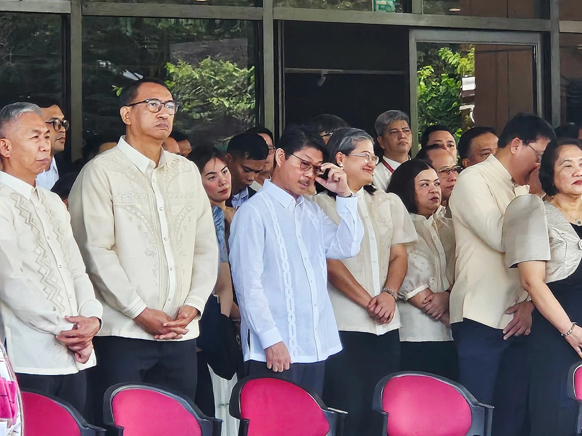 'Masakit tanggapin': Speaker Dy says Pinoys' trust in House has plunged ...