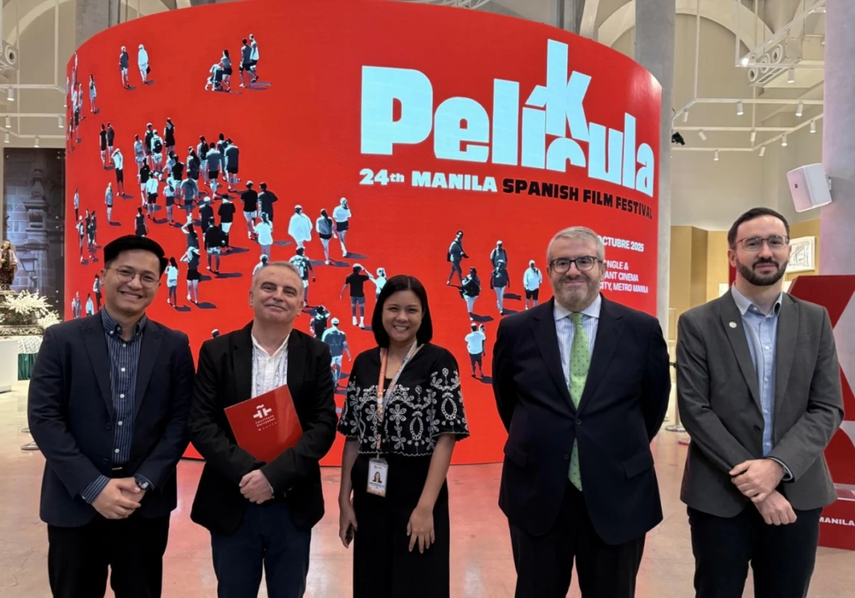 Chief of Staff Prof. Job Uy Bautista of the Consulate General of Peru, Gestor cultural José María Fons Guardiola of Instituto Cervantes de Manila, Rhea Kristine Cy, Head of the Tourism Promotions Division of  Intramuros Administration,  First Secretary Alvaro Garcia of Embassy of Spain and  Administrator  José Ignacio Urquijo Sánchez of  Instituto Cervantes

