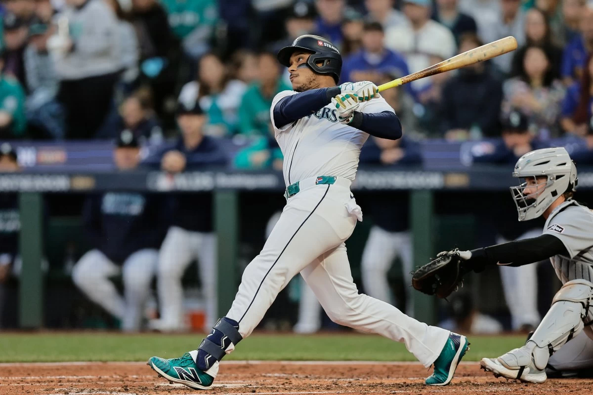Polanco's 2 homers help Mariners take Game 2 of ALDS, even series against Tigers